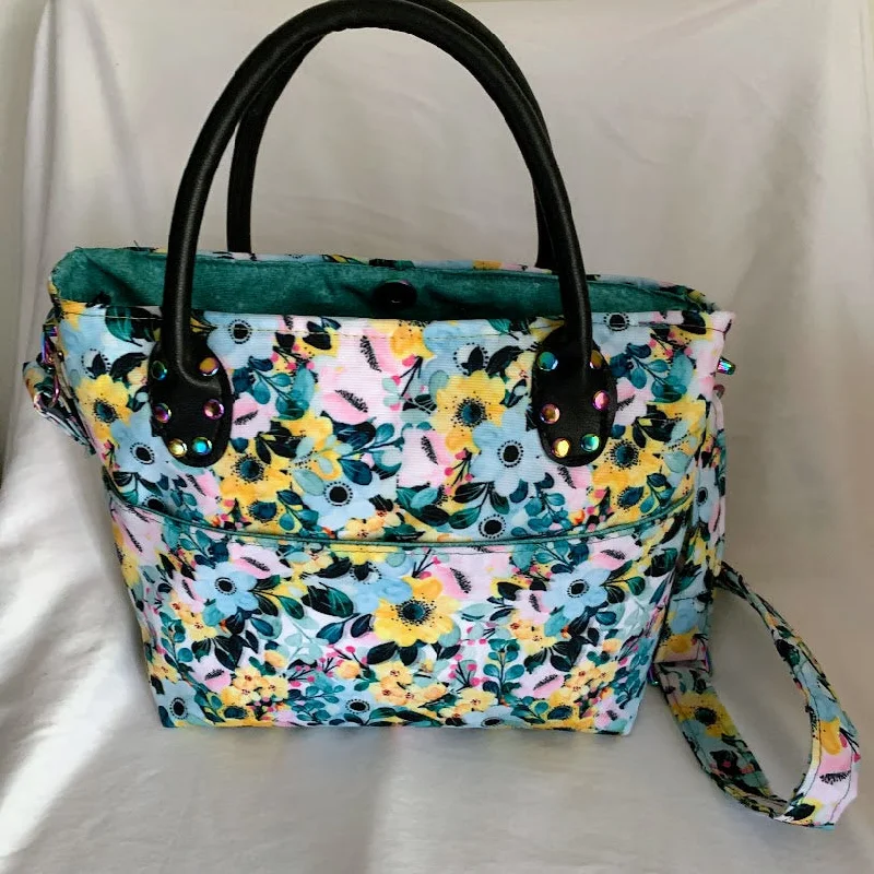 Trendy Bags For Women And Men In 2025 Designer vinyl tote with grab handles and adjustable crossbody Trendy Bags For Women And Men In 2025 Designer vinyl tote with grab handles and adjustable crossbody