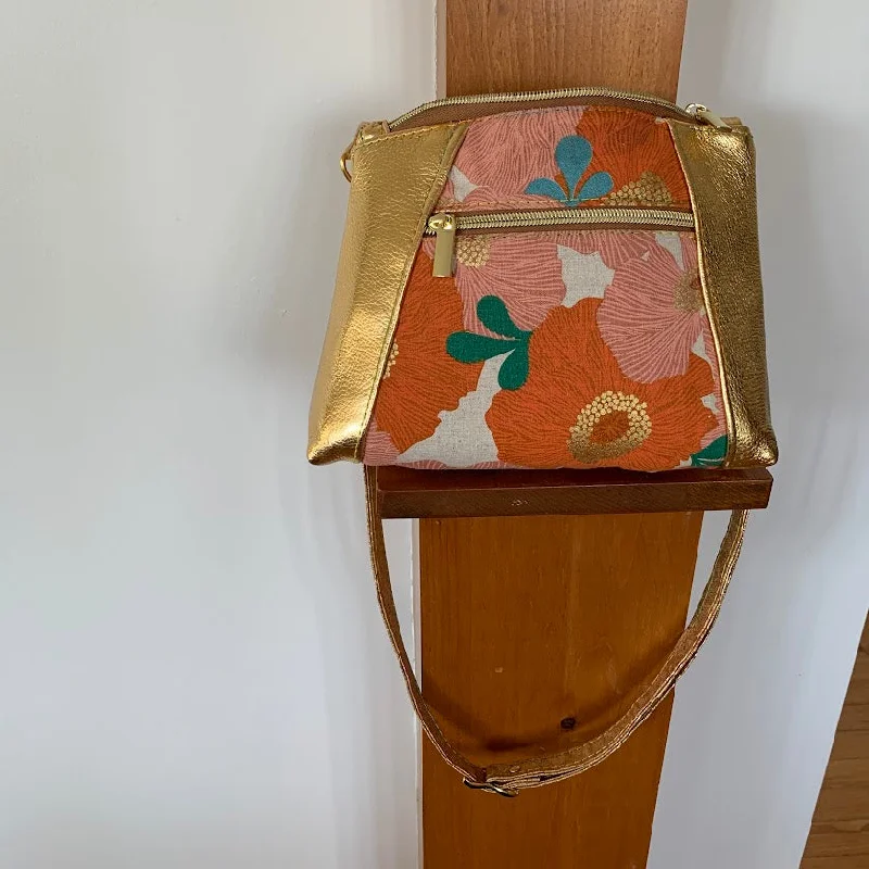 Flash Sales On Premium And High-Quality Bags Beautiful leather and canvas crossbody with gold hardware. Flash Sales On Premium And High-Quality Bags Beautiful leather and canvas crossbody with gold hardware.