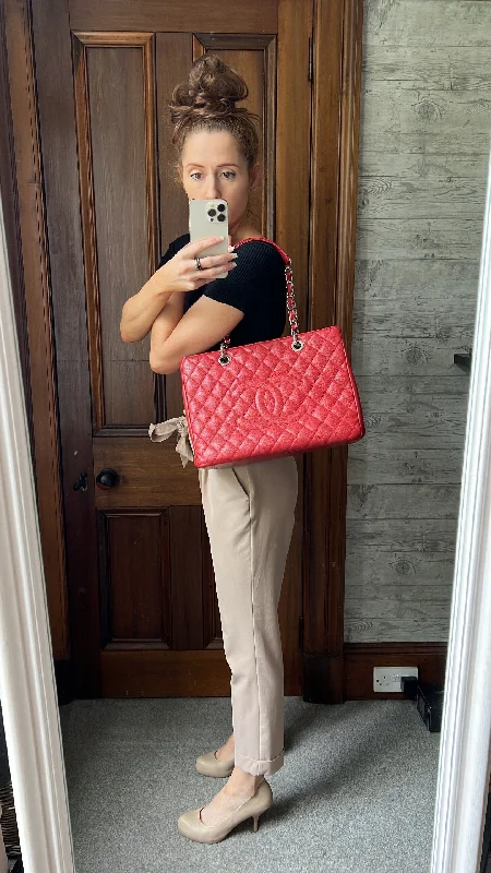 Romantic Valentine's Day Bags With Promotions Chanel Red Caviar Grand Shopper Tote (GST) Romantic Valentine's Day Bags With Promotions Chanel Red Caviar Grand Shopper Tote (GST)