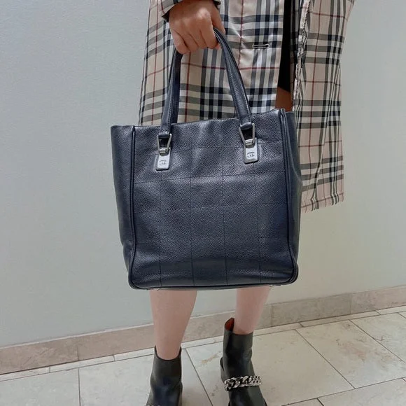 Senior Travelers CHANEL Vintage chocolate bar leather tote TWS pop